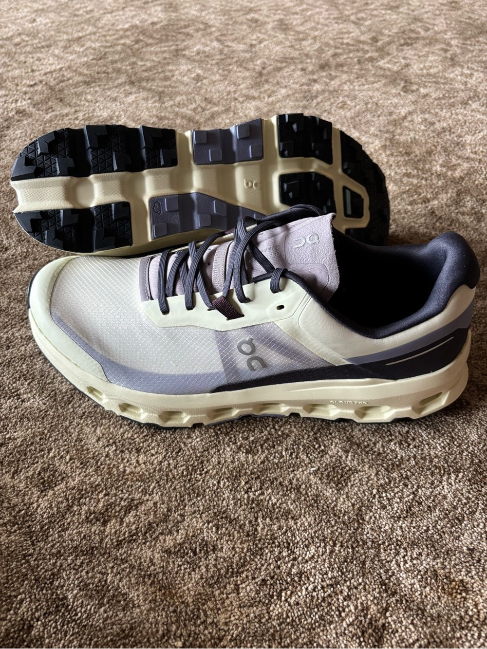 On Running Men’s Trail Sneakers in Pale Green and Gray